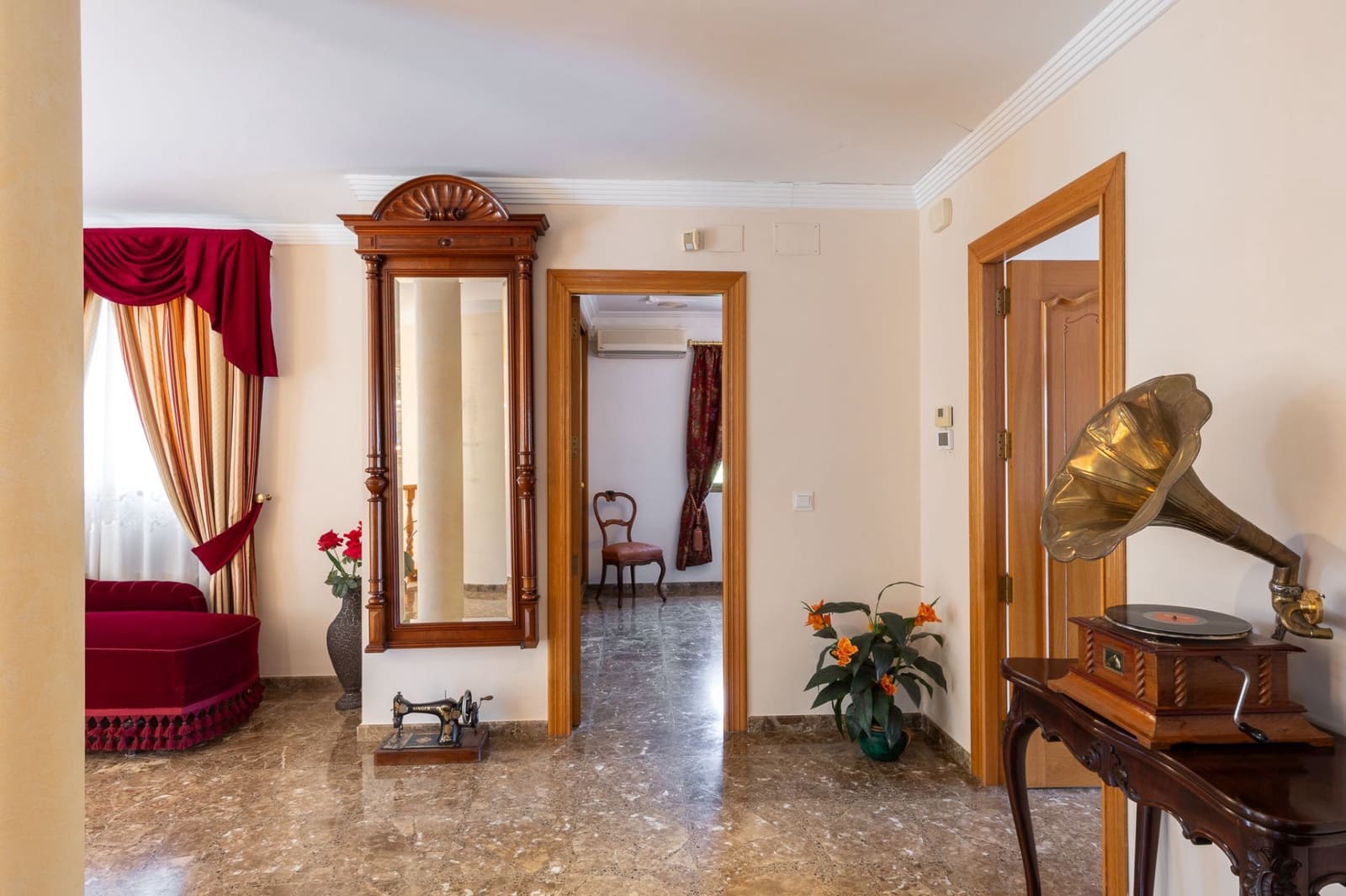 5 soverom Villa til salgs i Valencia by med svømmebasseng garasje - € 535 000 (Ref: 9175375)