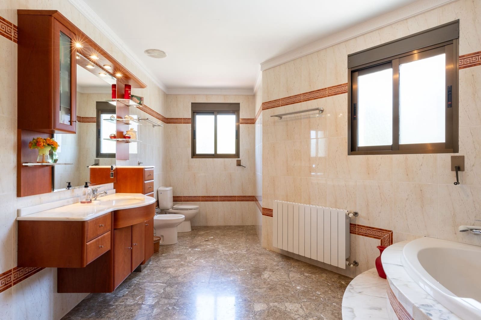 5 soverom Villa til salgs i Valencia by med svømmebasseng garasje - € 535 000 (Ref: 9175375)