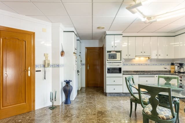 5 bedroom Villa for sale in Valencia city with pool garage - € 535,000 (Ref: 9175375)