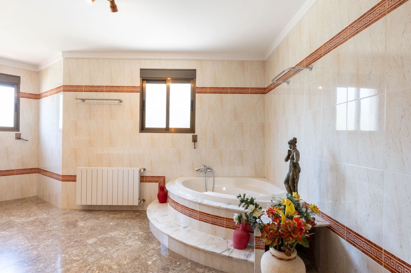 5 soverom Villa til salgs i Valencia by med svømmebasseng garasje - € 535 000 (Ref: 9175375)