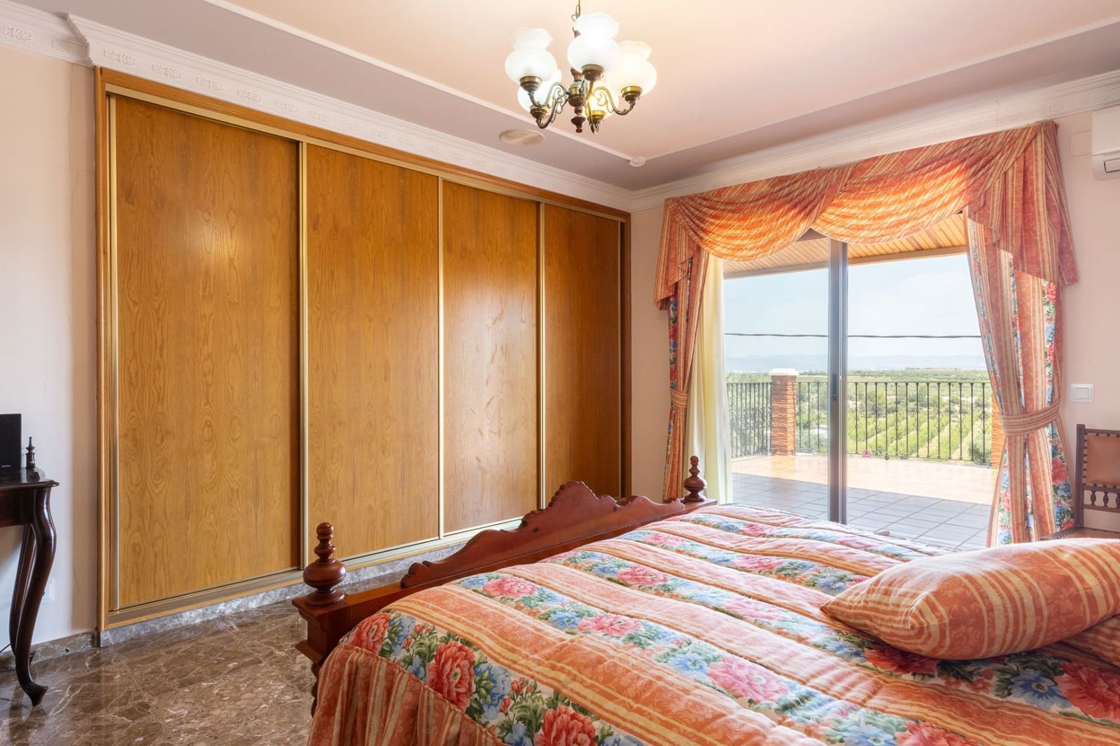 5 soverom Villa til salgs i Valencia by med svømmebasseng garasje - € 535 000 (Ref: 9175375)