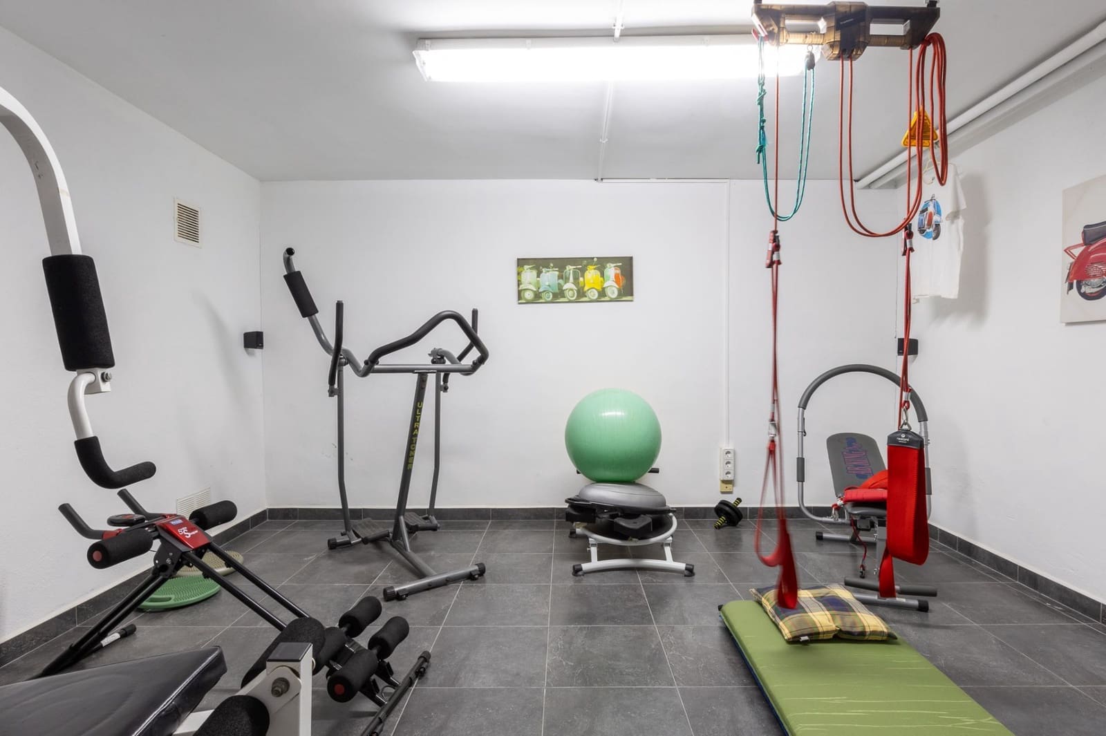 5 soverom Villa til salgs i Valencia by med svømmebasseng garasje - € 535 000 (Ref: 9175375)