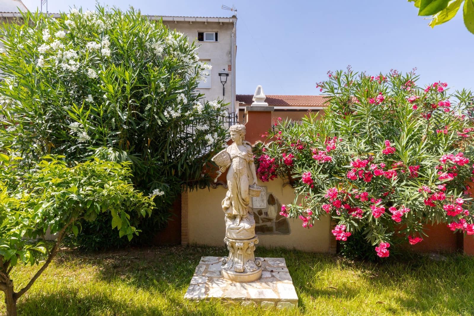 5 soverom Villa til salgs i Valencia by med svømmebasseng garasje - € 535 000 (Ref: 9175375)