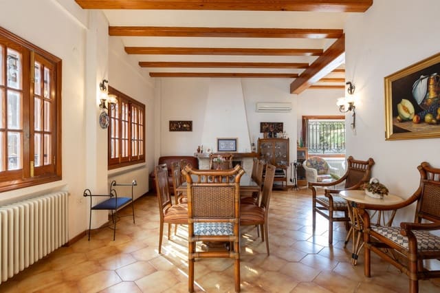 5 bedroom Villa for sale in Moixent with garage - € 395,000 (Ref: 9175376)