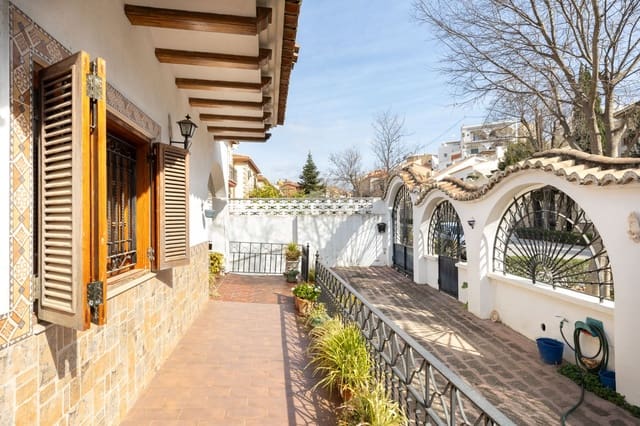 5 bedroom Villa for sale in Moixent with garage - € 395,000 (Ref: 9175376)