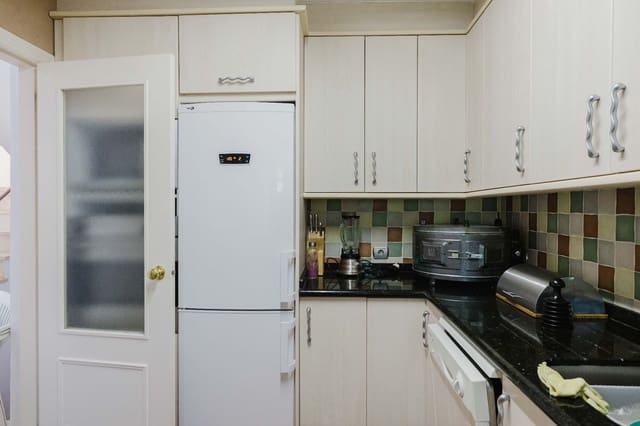 2 makuuhuone Paritalo myytävänä paikassa Marbella mukana uima-altaan 
autotalli - 445 000 € (Ref: 9175383)