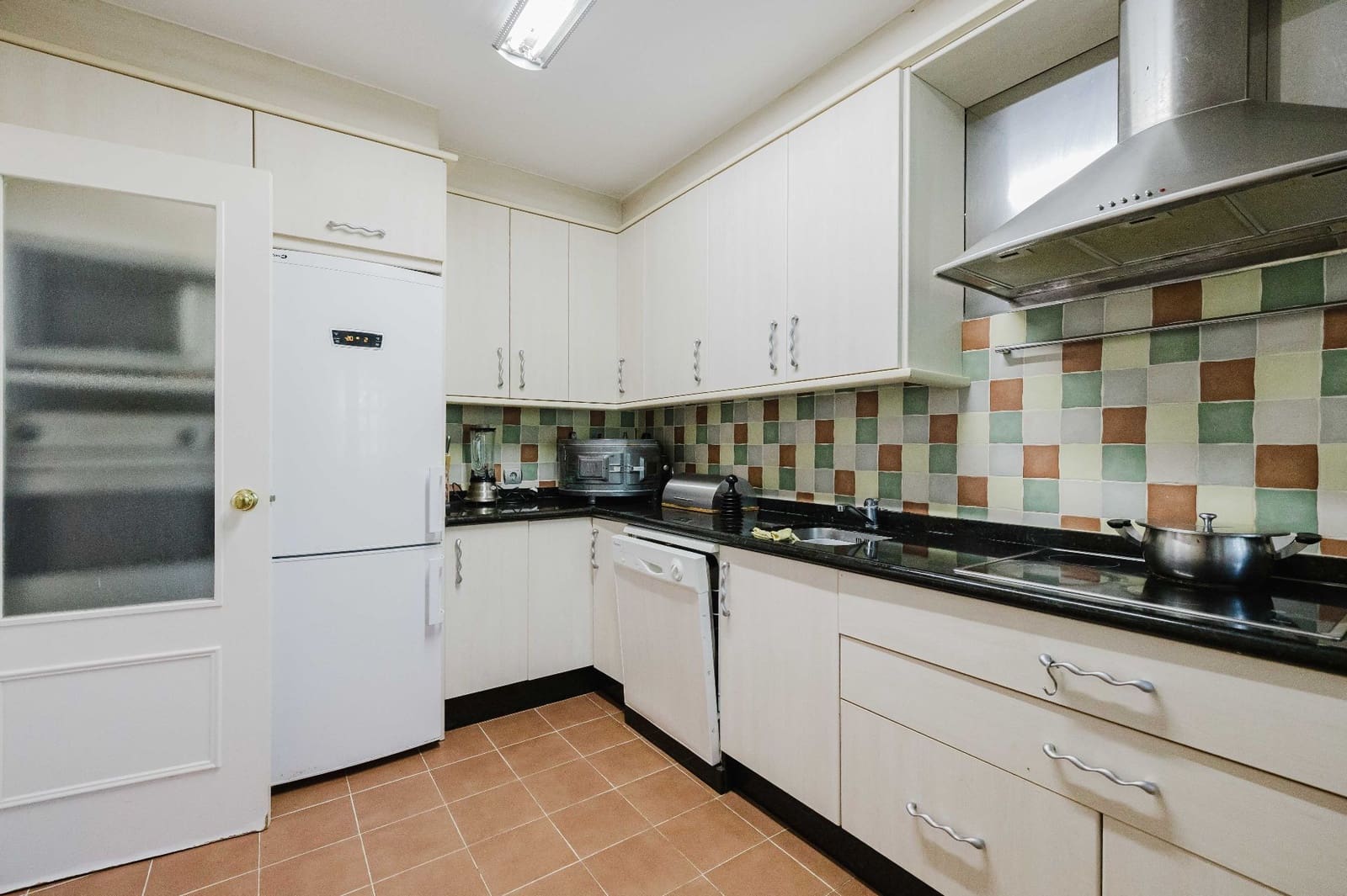 2 sovrum Semi-fristående Villa till salu i Marbella med pool garage - 445 000 € (Ref: 9175383)