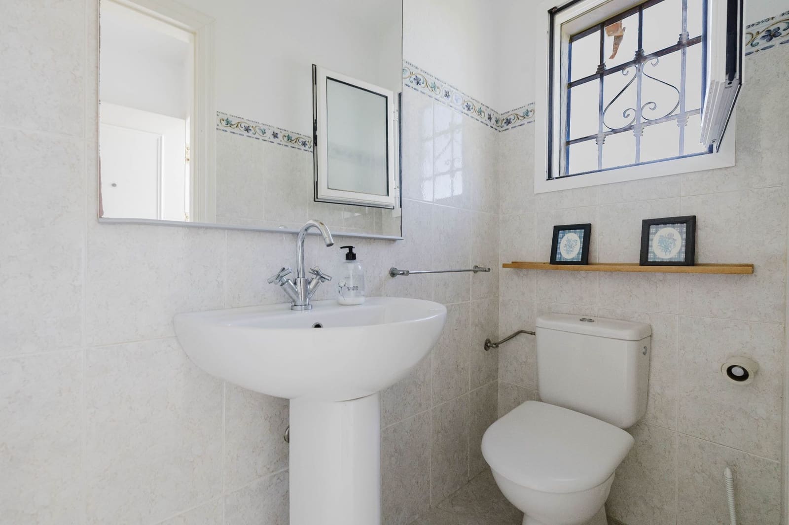 2 sovrum Semi-fristående Villa till salu i Marbella med pool garage - 445 000 € (Ref: 9175383)