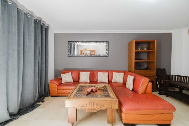 2 makuuhuone Paritalo myytävänä paikassa Marbella mukana uima-altaan 
autotalli - 445 000 € (Ref: 9175383)