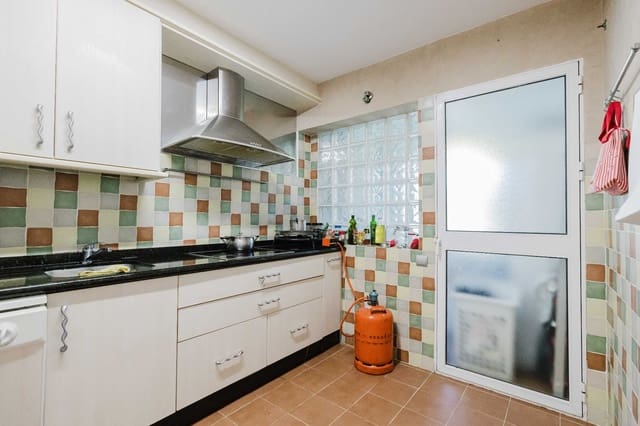 2 makuuhuone Paritalo myytävänä paikassa Marbella mukana uima-altaan 
autotalli - 445 000 € (Ref: 9175383)