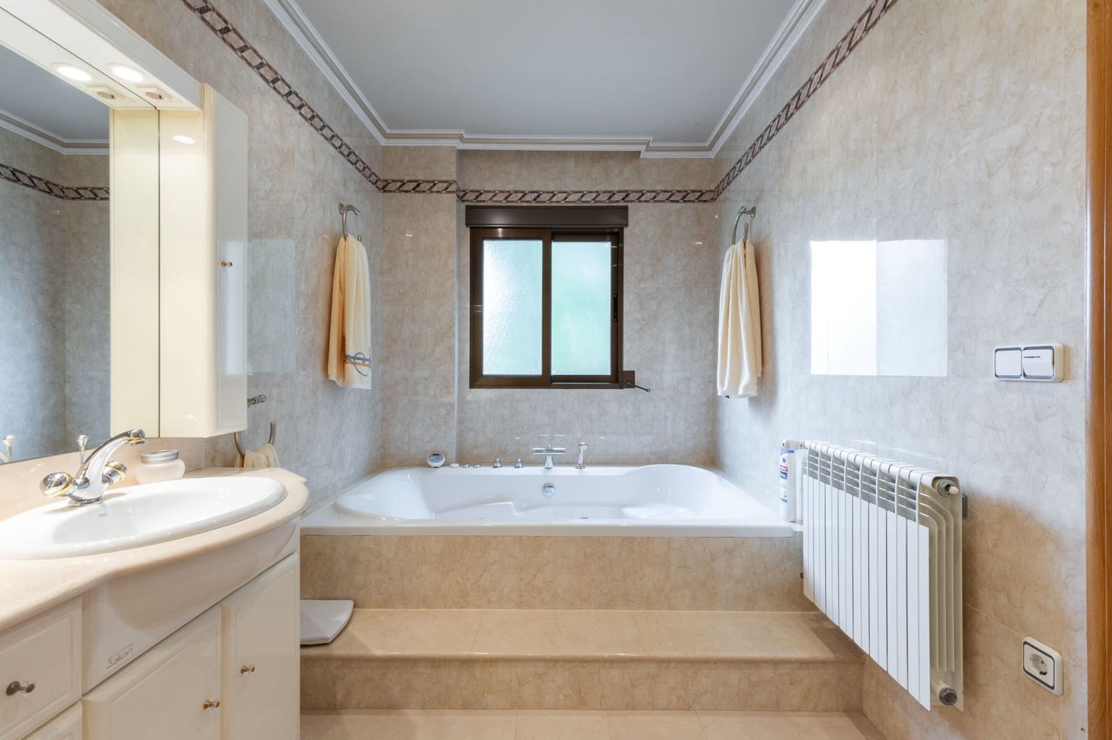 5 soveværelse Villa til salg i Llosa de Ranes med garage - € 435.000 (Ref: 9175396)