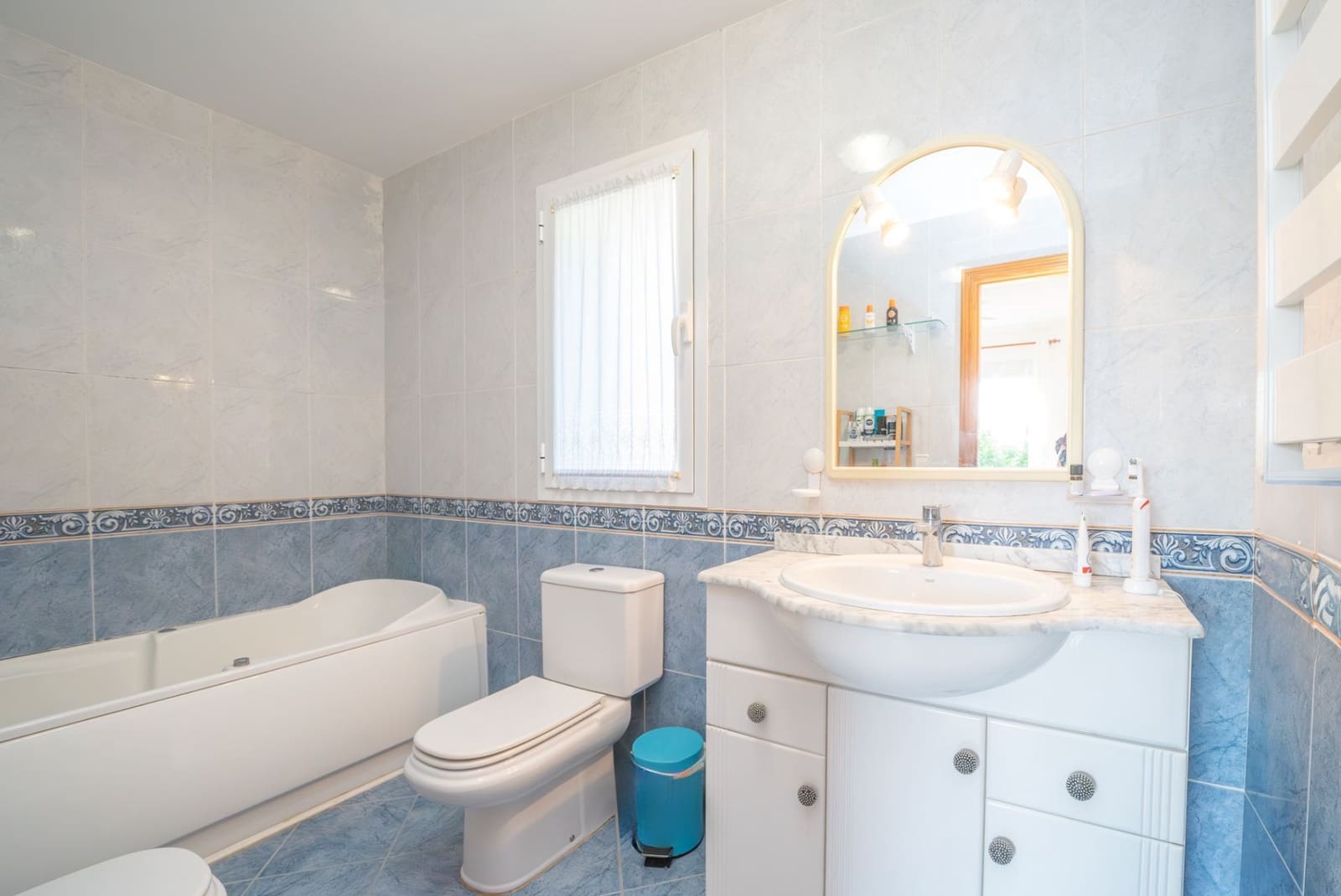 5 bedroom Villa for sale in Altea - € 430,000 (Ref: 9202186)