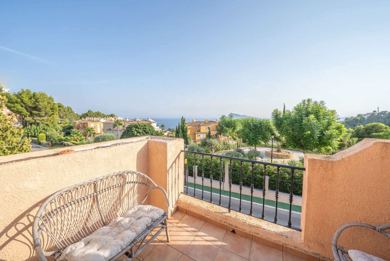 5 bedroom Villa for sale in Altea - € 430,000 (Ref: 9202186)