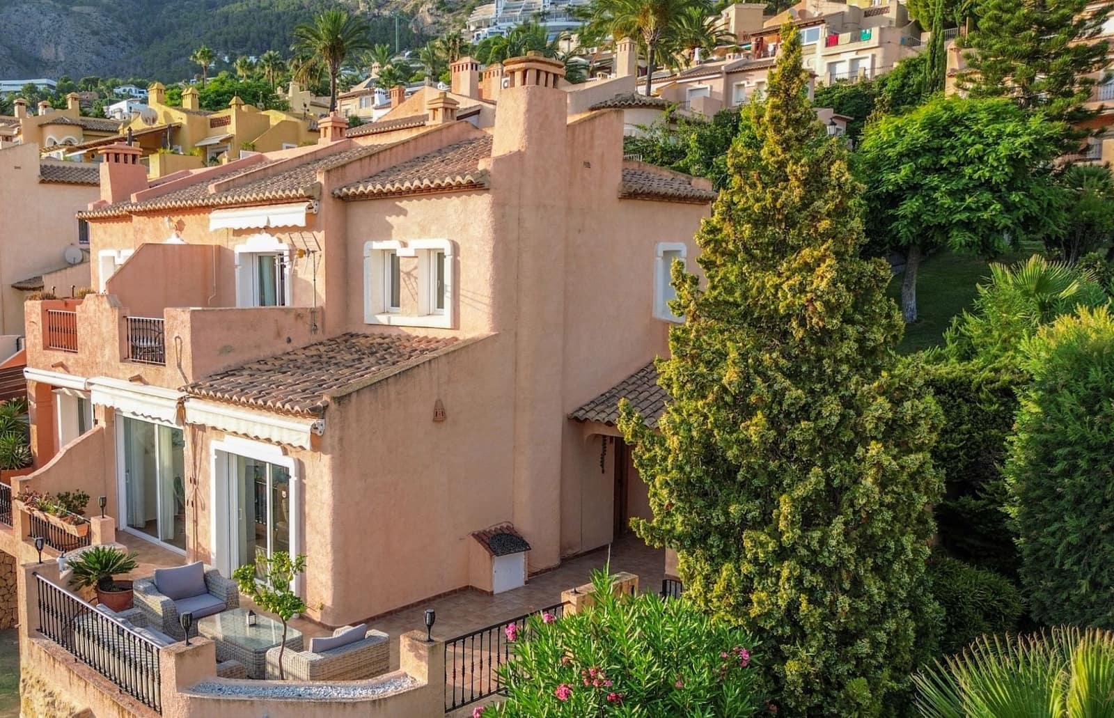 5 bedroom Villa for sale in Altea - € 430,000 (Ref: 9202186)