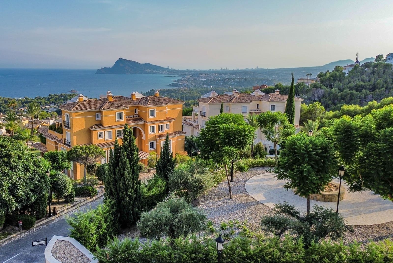 5 bedroom Villa for sale in Altea - € 430,000 (Ref: 9202186)