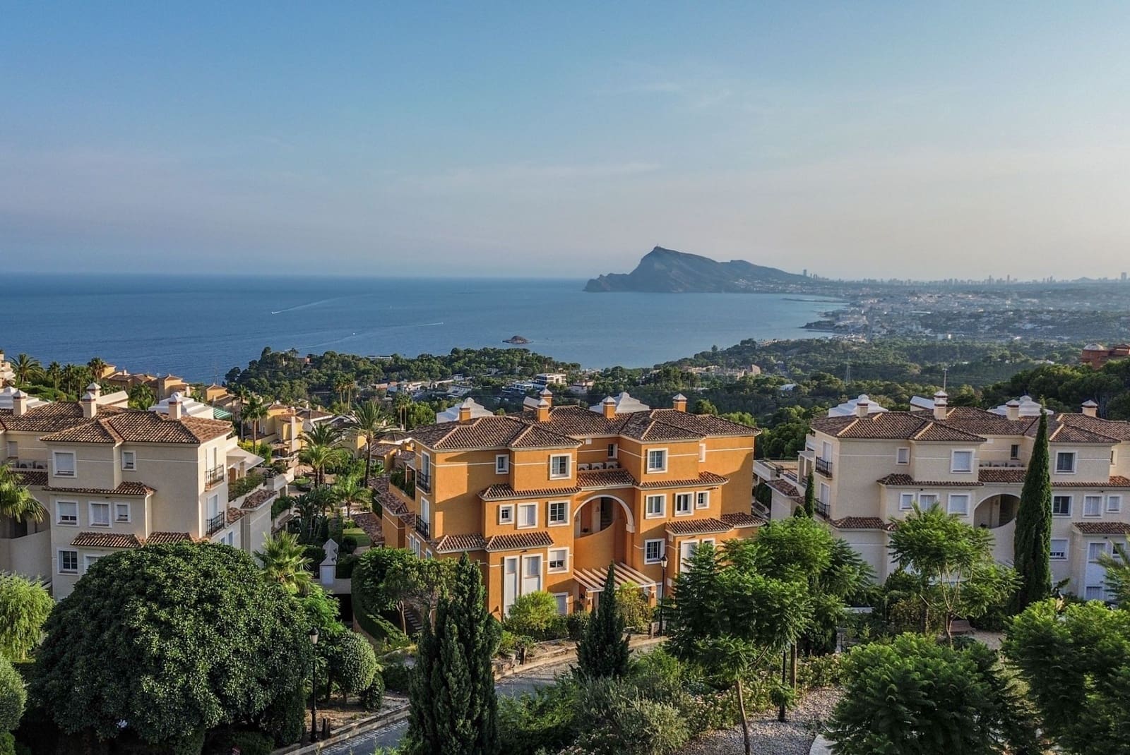 5 bedroom Villa for sale in Altea - € 430,000 (Ref: 9202186)