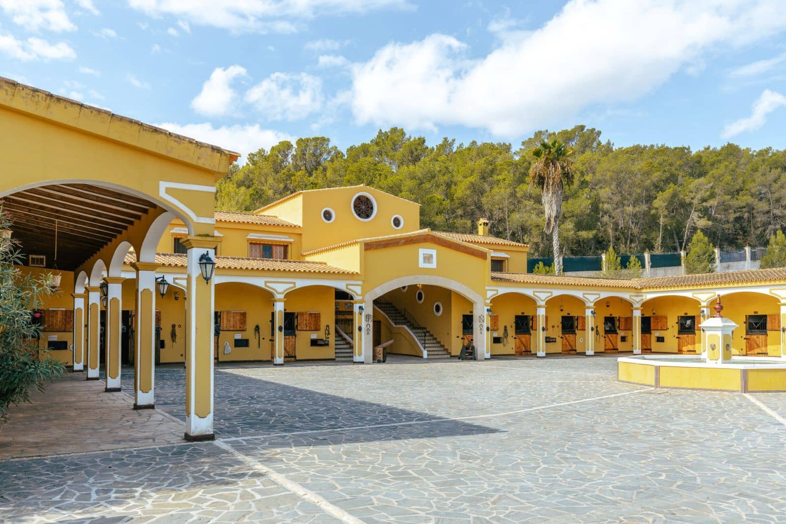 Chalet de 9 habitaciones en Sant Antoni de Portmany en venta con piscina garaje - 35.000.000 € (Ref: 9330149)