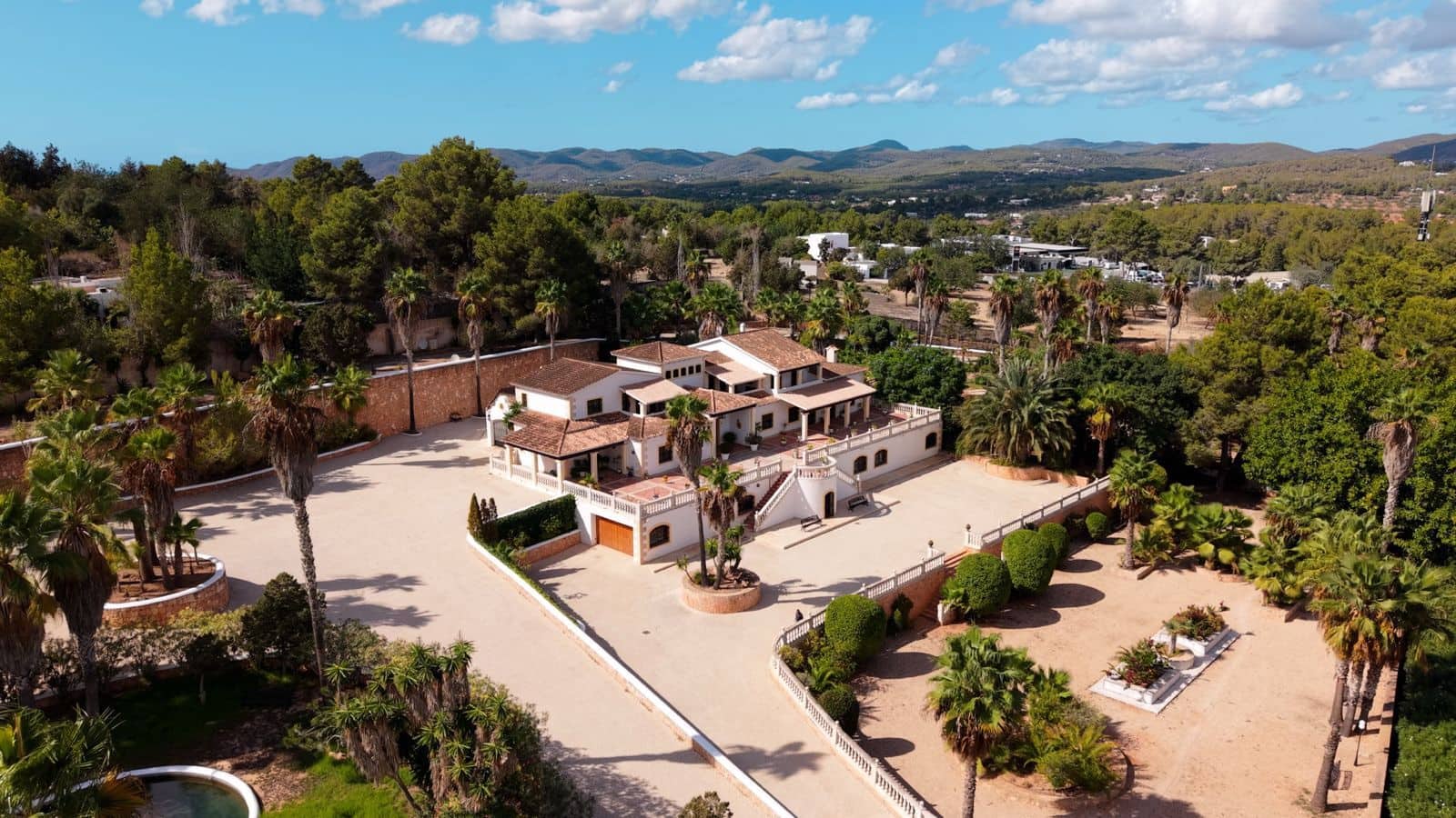 Chalet de 9 habitaciones en Sant Antoni de Portmany en venta con piscina garaje - 35.000.000 € (Ref: 9330149)