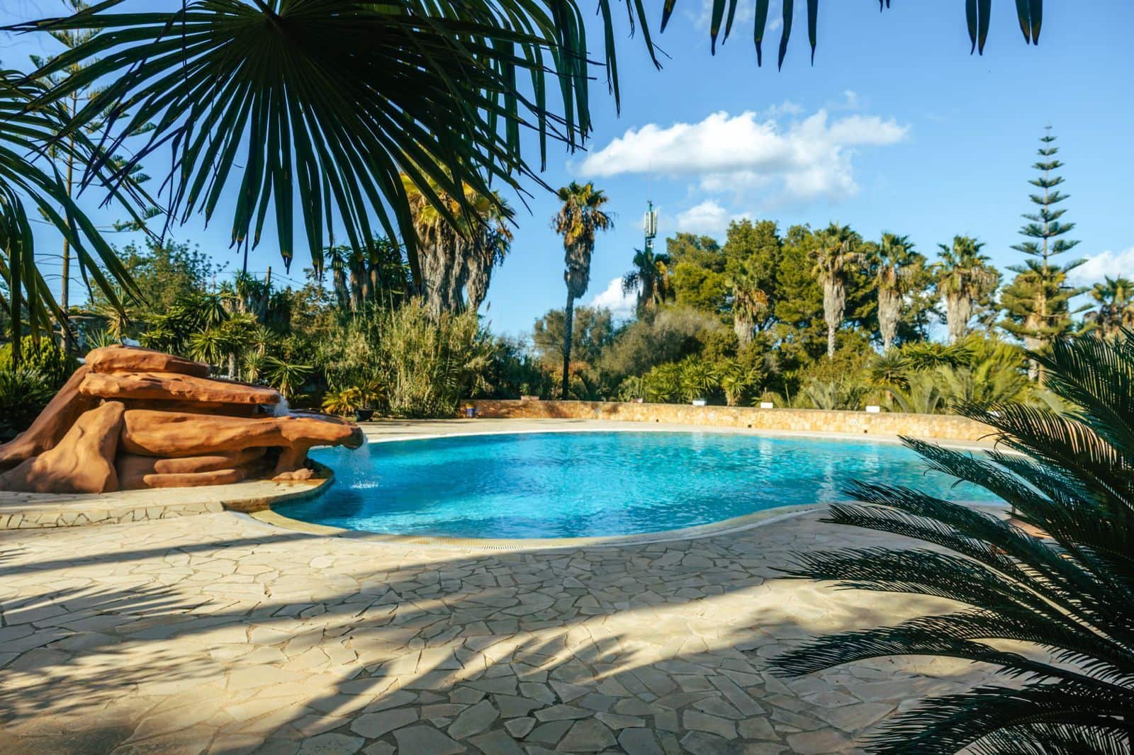 Chalet de 9 habitaciones en Sant Antoni de Portmany en venta con piscina garaje - 35.000.000 € (Ref: 9330149)