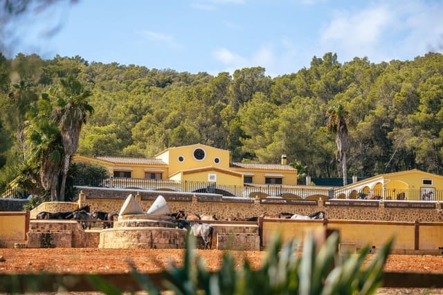 9 quarto Moradia para venda em Sant Antoni de Portmany com piscina garagem - 35 000 000 € (Ref: 9330149)