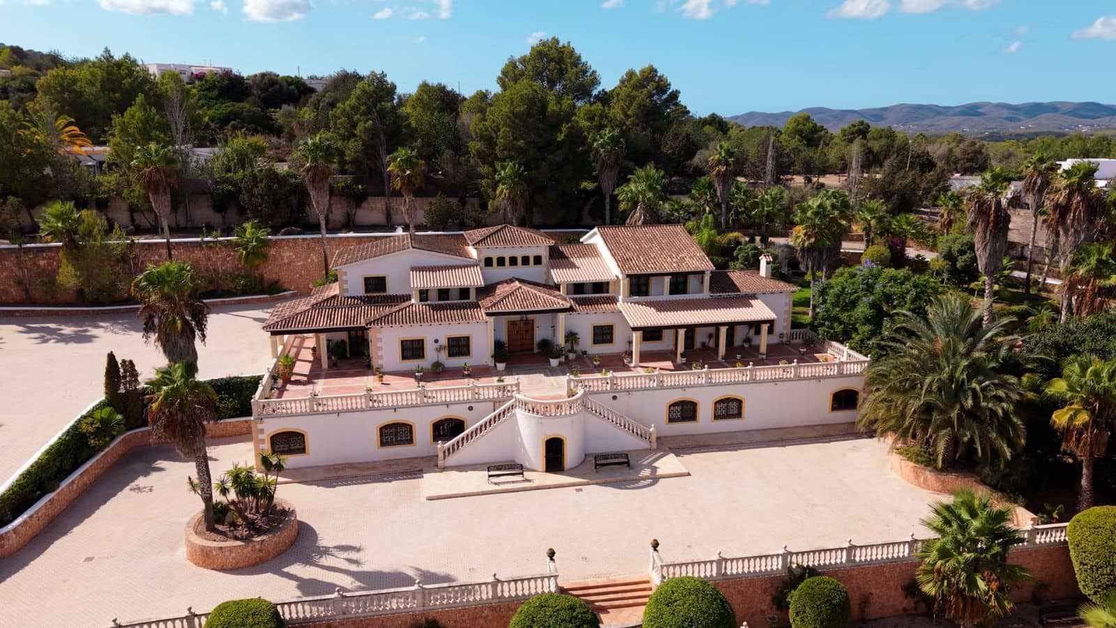 Chalet de 9 habitaciones en Sant Antoni de Portmany en venta con piscina garaje - 35.000.000 € (Ref: 9330149)