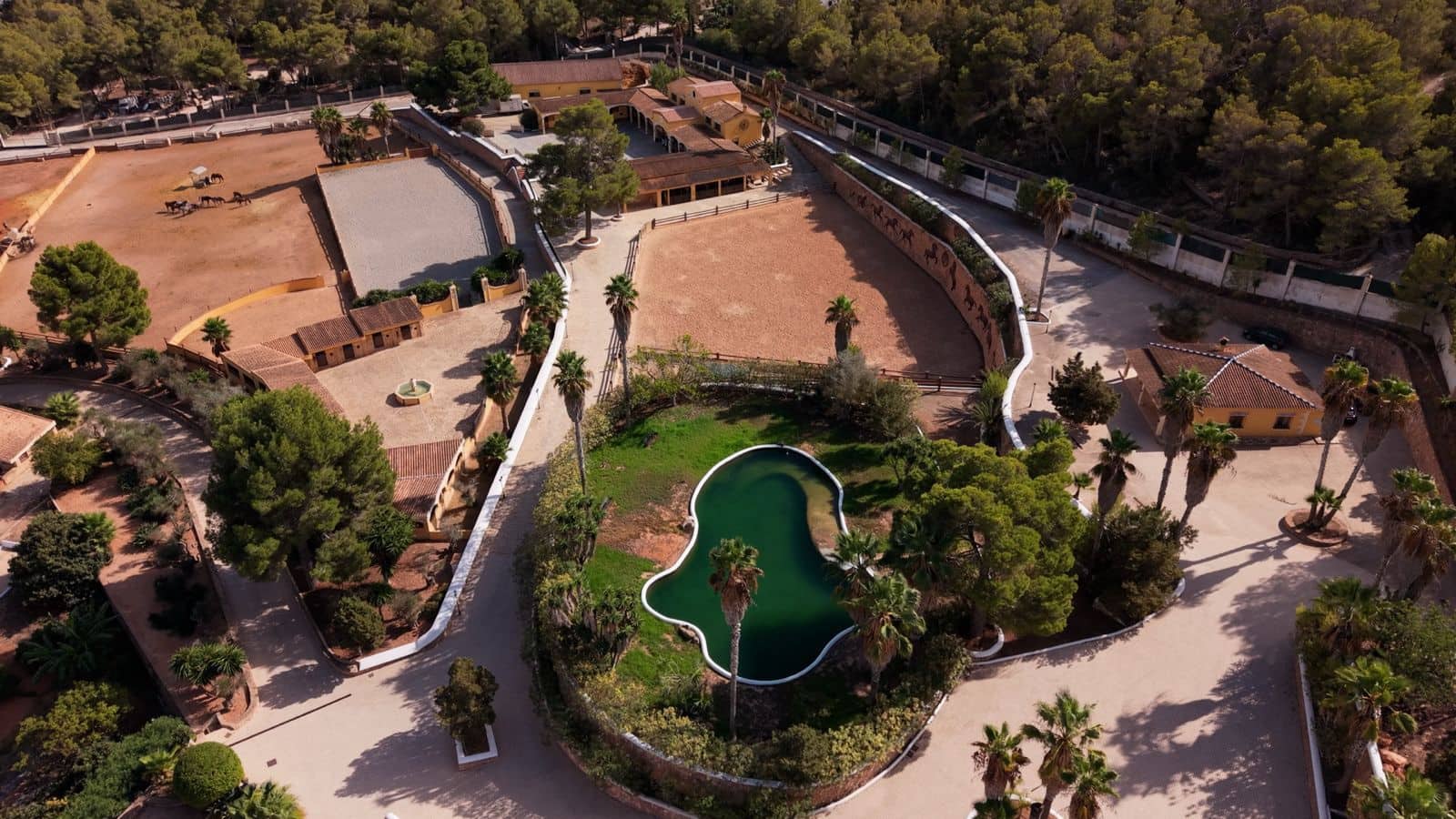 Chalet de 9 habitaciones en Sant Antoni de Portmany en venta con piscina garaje - 35.000.000 € (Ref: 9330149)