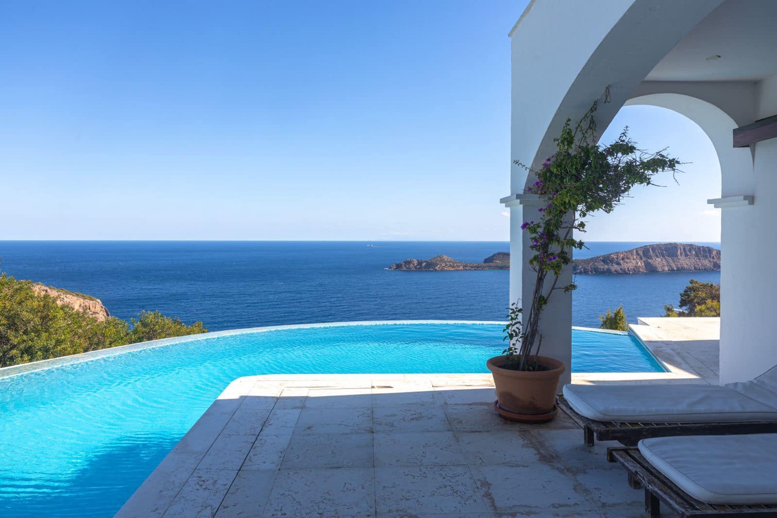 Chalet de 9 habitaciones en Santa Eulalia / Santa Eularia en venta con piscina garaje - 45.000.000 € (Ref: 9353165)