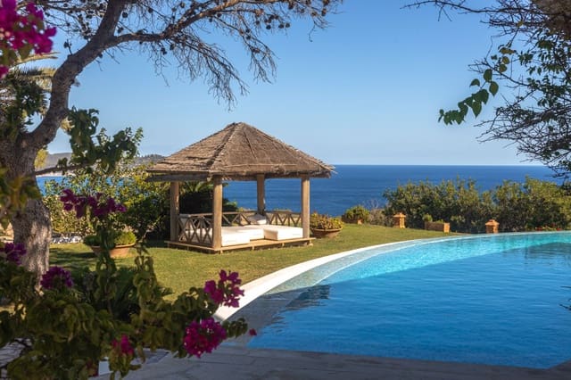 Chalet de 9 habitaciones en Santa Eulalia / Santa Eularia en venta con piscina garaje - 45.000.000 € (Ref: 9353165)