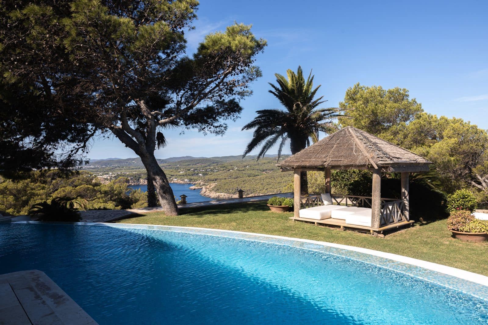 Chalet de 9 habitaciones en Santa Eulalia / Santa Eularia en venta con piscina garaje - 45.000.000 € (Ref: 9353165)