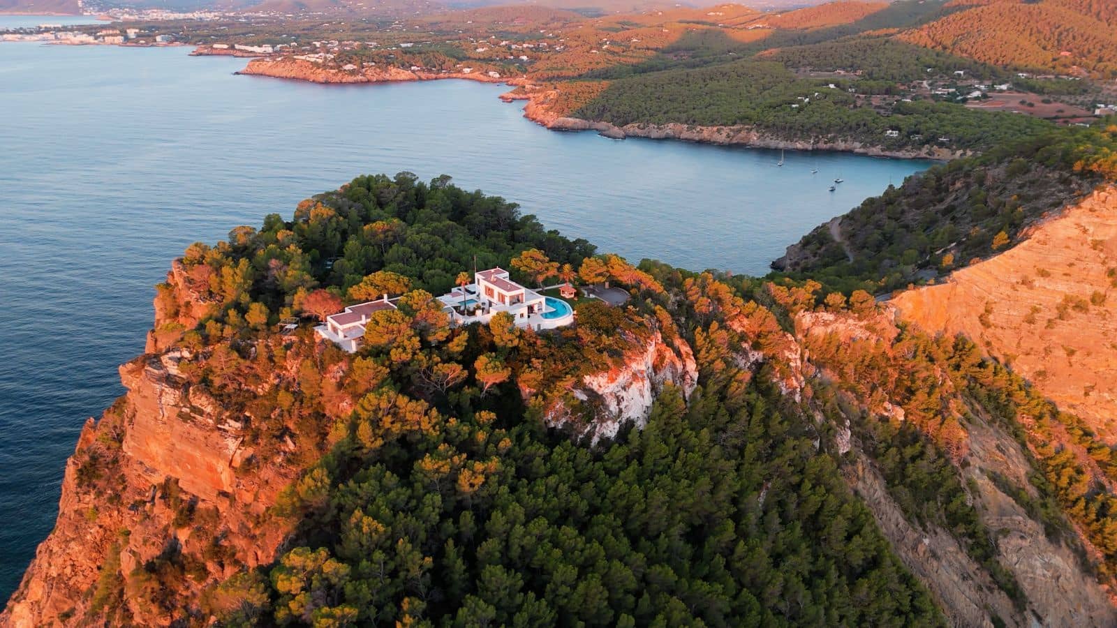 Chalet de 9 habitaciones en Santa Eulalia / Santa Eularia en venta con piscina garaje - 45.000.000 € (Ref: 9353165)