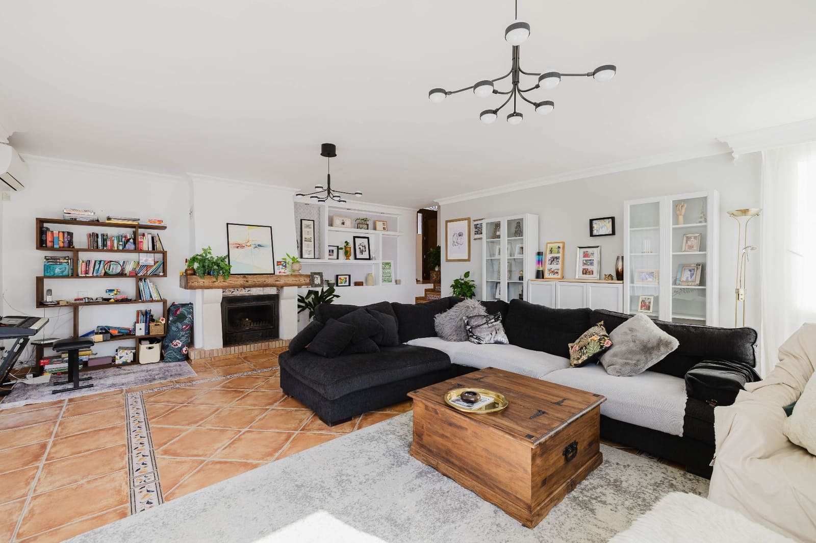 5 soverom Villa til salgs i Malaga by med svømmebasseng garasje - € 1 050 000 (Ref: 9361942)