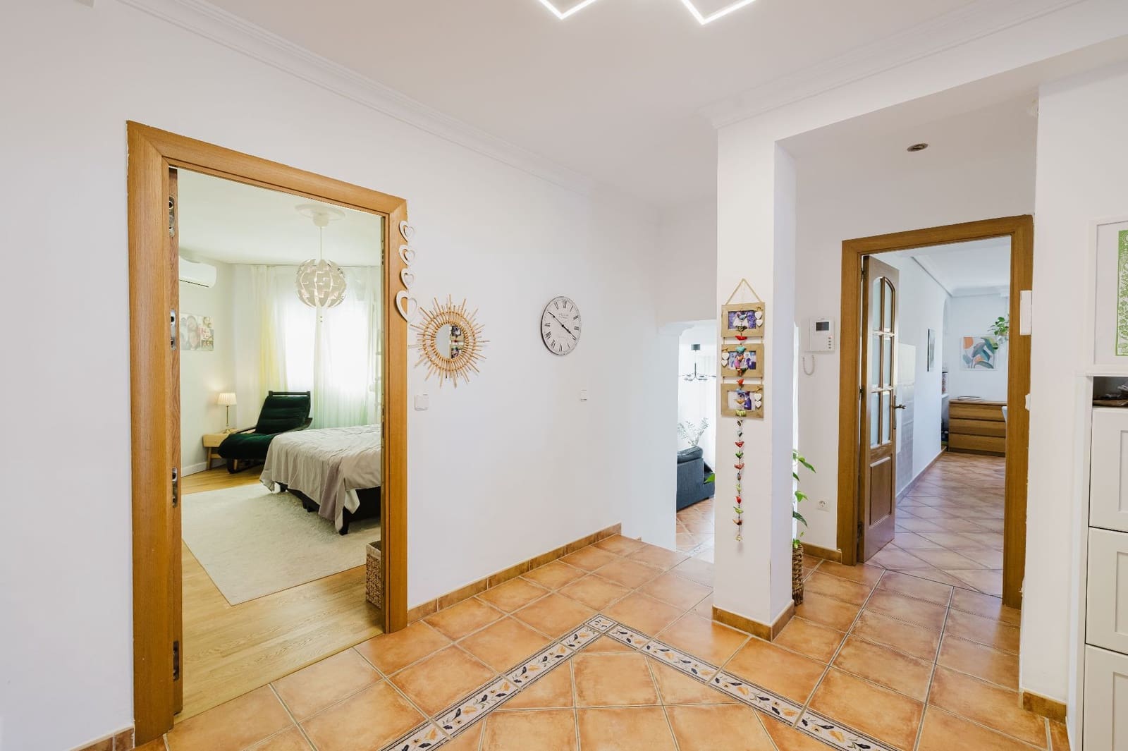 5 soverom Villa til salgs i Malaga by med svømmebasseng garasje - € 1 050 000 (Ref: 9361942)