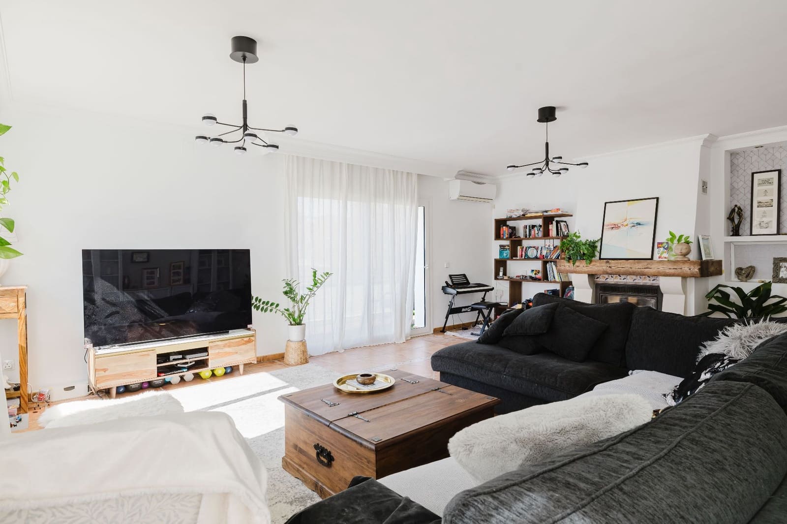 5 soverom Villa til salgs i Malaga by med svømmebasseng garasje - € 1 050 000 (Ref: 9361942)