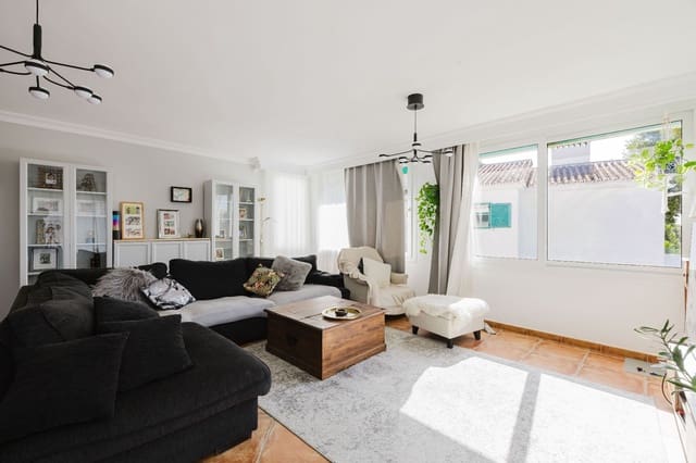 5 soverom Villa til salgs i El Candado, Málaga by med svømmebasseng garasje - € 1 050 000 (Ref: 9361942)