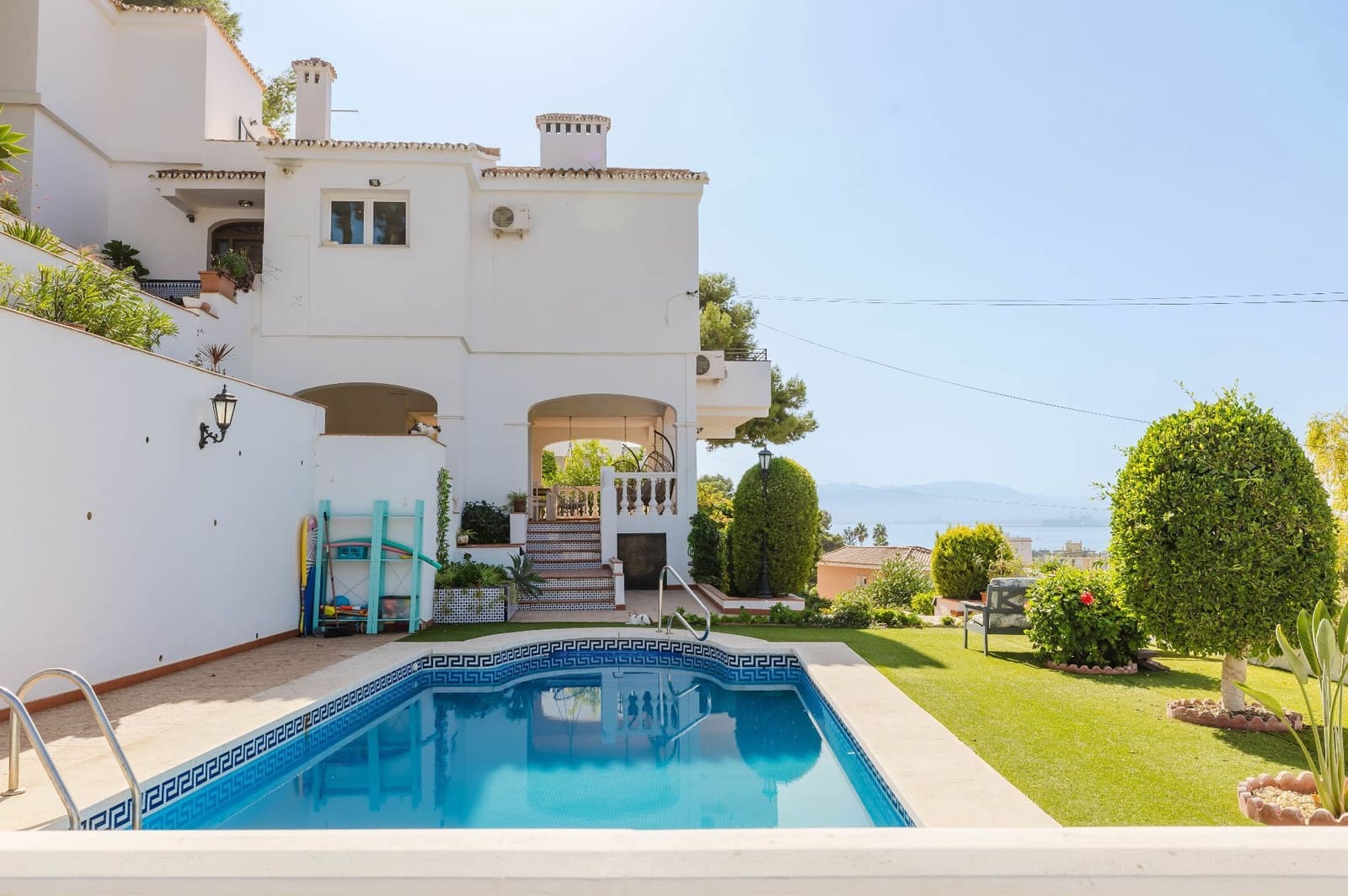 5 soverom Villa til salgs i Malaga by med svømmebasseng garasje - € 1 050 000 (Ref: 9361942)