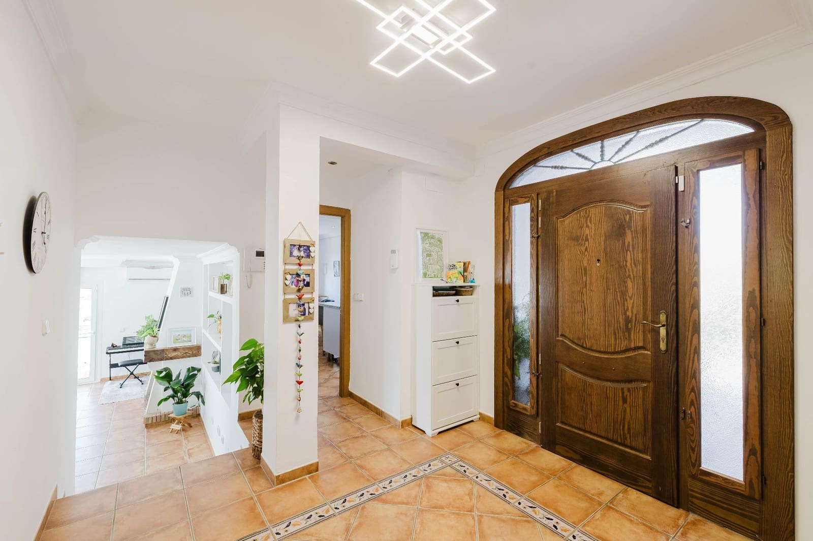 5 soverom Villa til salgs i Malaga by med svømmebasseng garasje - € 1 050 000 (Ref: 9361942)