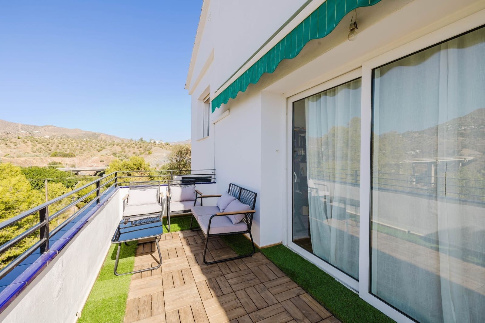 5 soverom Villa til salgs i Malaga by med svømmebasseng garasje - € 1 050 000 (Ref: 9361942)