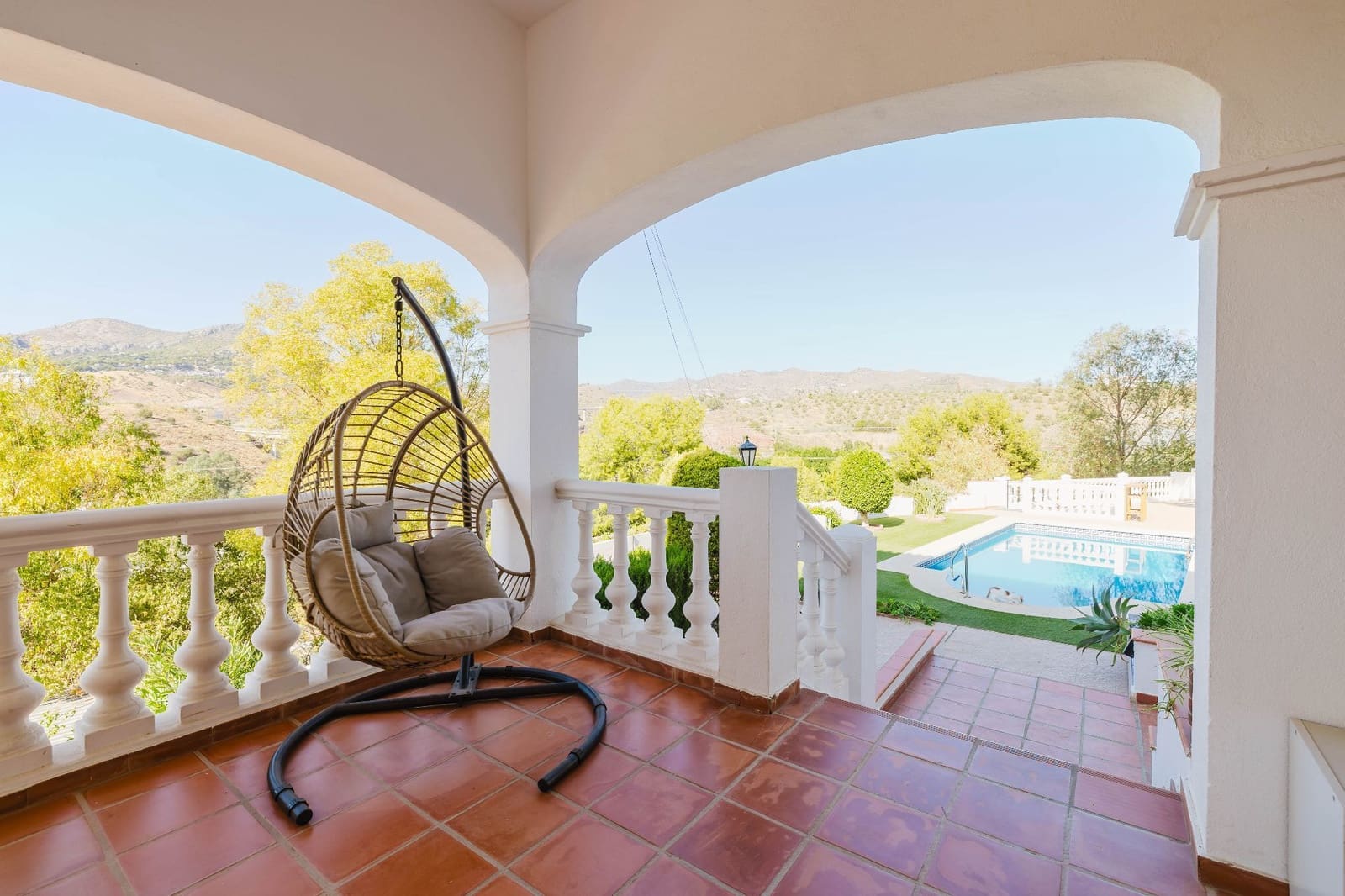 5 soverom Villa til salgs i Malaga by med svømmebasseng garasje - € 1 050 000 (Ref: 9361942)