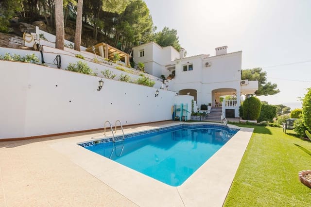 5 soverom Villa til salgs i El Candado, Málaga by med svømmebasseng garasje - € 1 050 000 (Ref: 9361942)