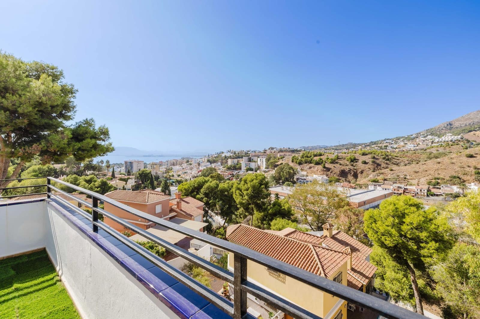 5 soverom Villa til salgs i Malaga by med svømmebasseng garasje - € 1 050 000 (Ref: 9361942)