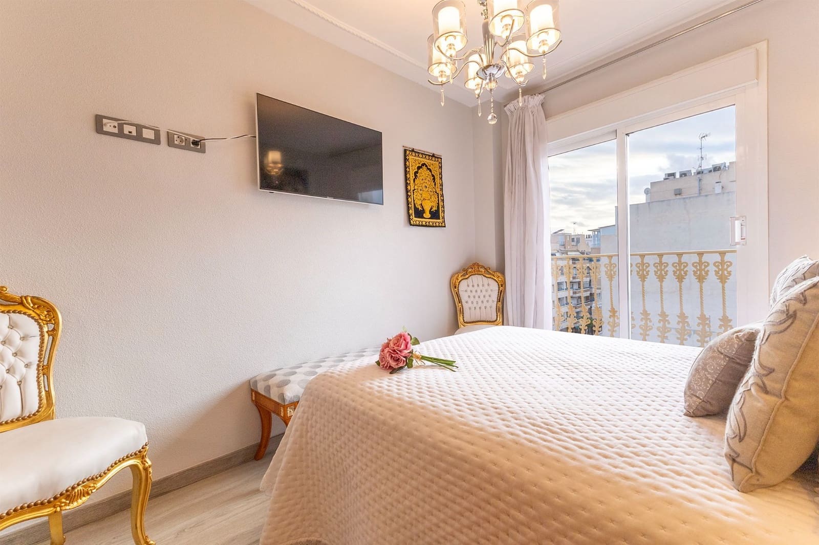 Piso de 3 habitaciones en Torrevieja en venta con garaje - 189.000 € (Ref: 9374963)