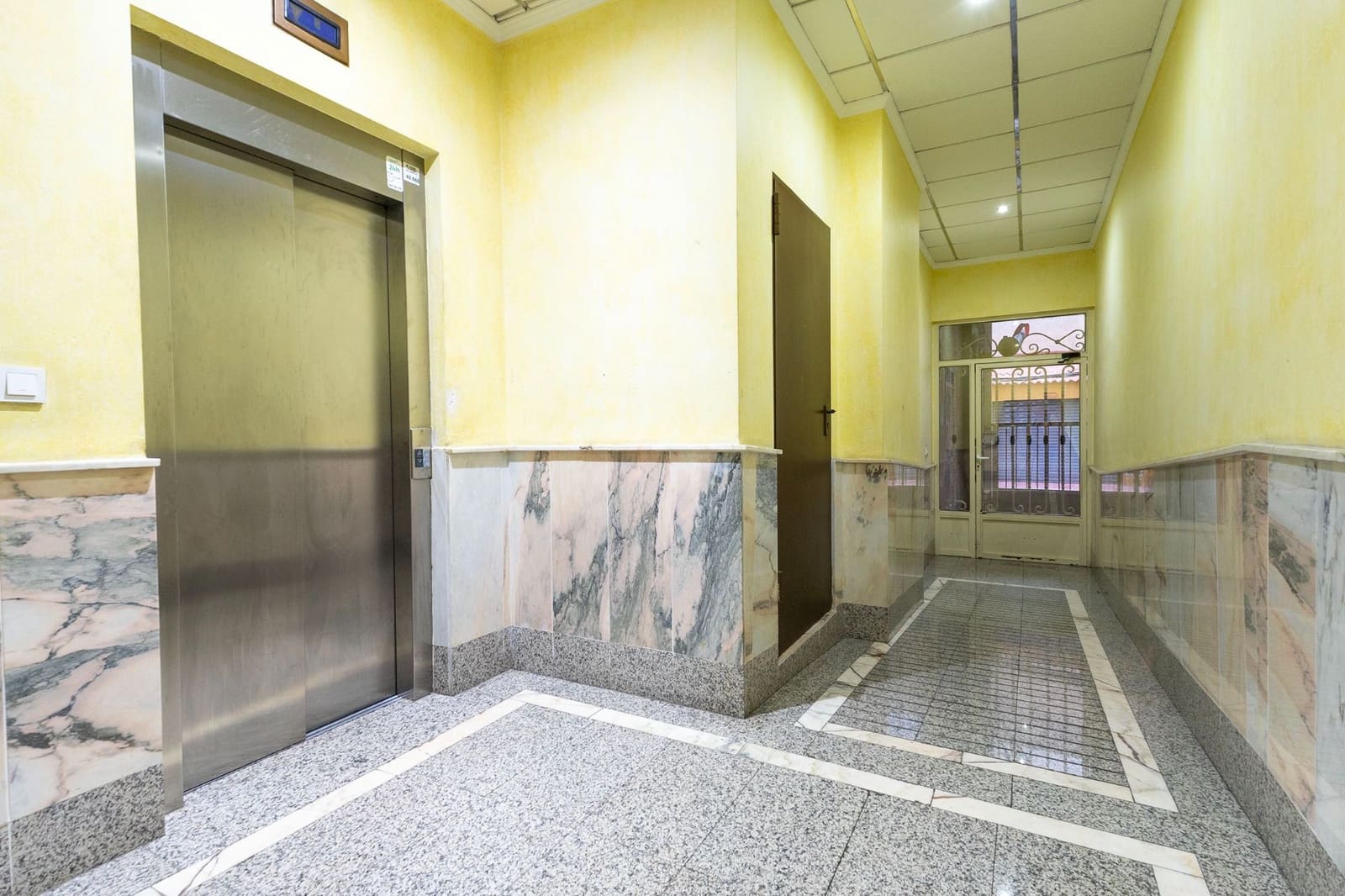 Piso de 3 habitaciones en Torrevieja en venta con garaje - 189.000 € (Ref: 9374963)