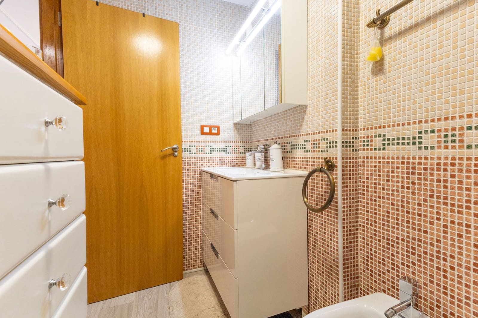 Piso de 3 habitaciones en Torrevieja en venta con garaje - 189.000 € (Ref: 9374963)