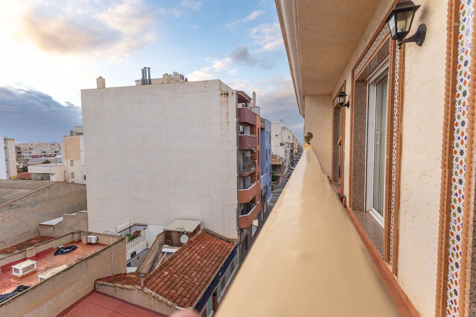 Piso de 3 habitaciones en Torrevieja en venta con garaje - 189.000 € (Ref: 9374963)