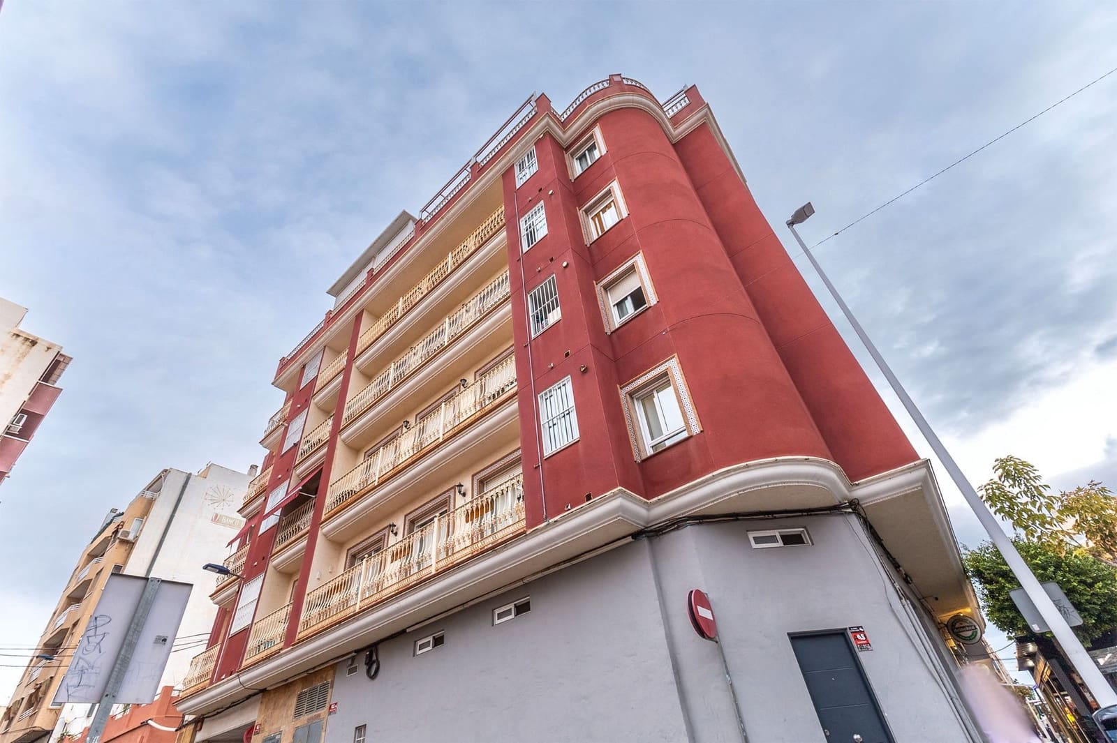 Piso de 3 habitaciones en Torrevieja en venta con garaje - 189.000 € (Ref: 9374963)