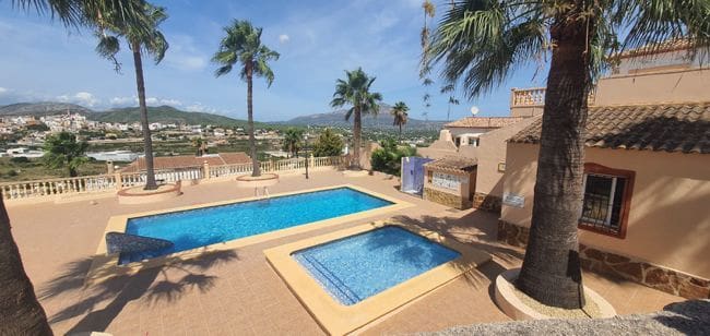 3 slaapkamer Halfvrijstaande villa te koop in Benitachell / Benitatxell met zwembad - € 350.000 (Ref: 9374965)