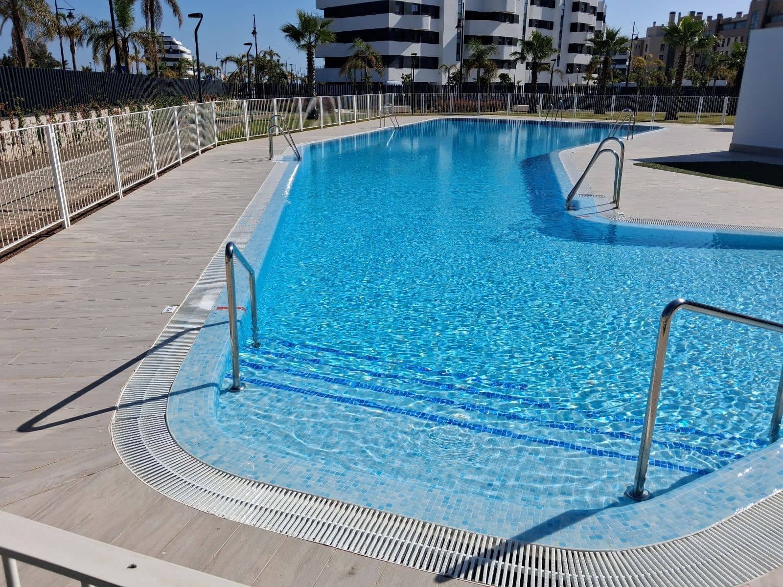 2 sypialnia Penthouse na sprzedaż w Torremolinos z basenem garażem - 820 000 € (Ref: 9385116)