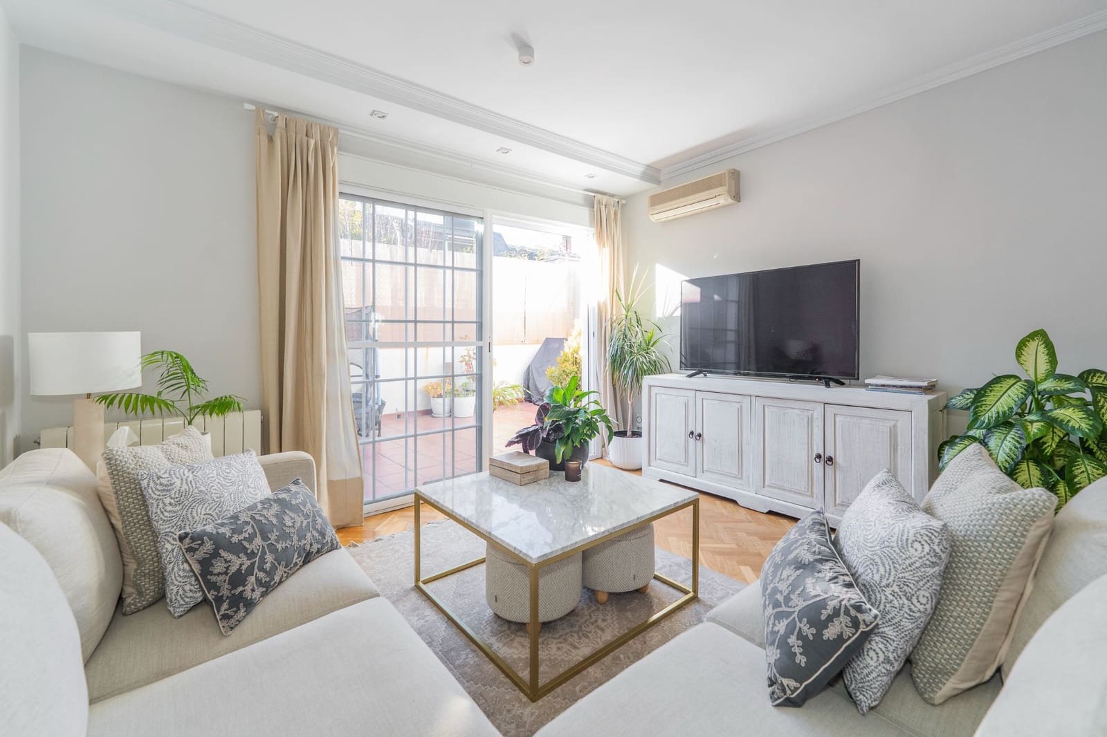 3 slaapkamer Villa te koop in Alcobendas met zwembad garage - € 945.000 (Ref: 9390141)