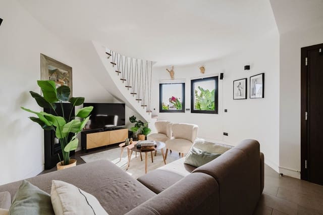 2 soveværelse Semi-Rækkehus til salg i Benalmádena med swimmingpool - € 425.000 (Ref: 9390142)