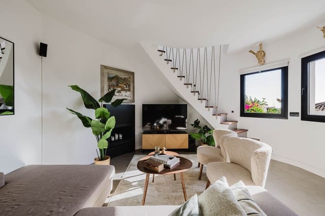 2 soveværelse Semi-Rækkehus til salg i Benalmádena med swimmingpool - € 425.000 (Ref: 9390142)